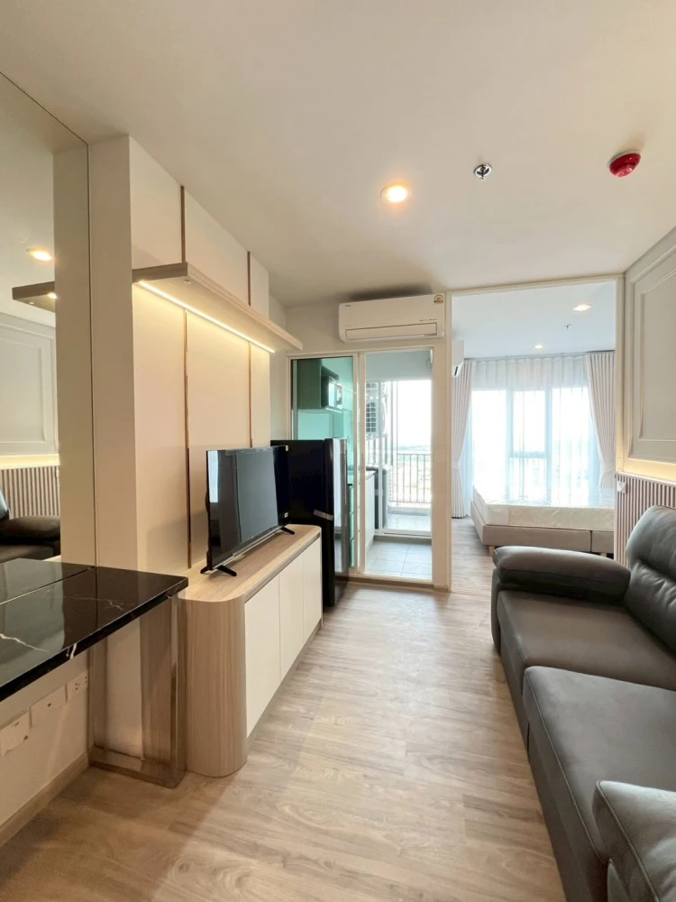 Condo for rent at Regent Home Bangna. Fully furnished with built-in furniture and a walk-in closet. Great value! You definitely don't want to miss thi