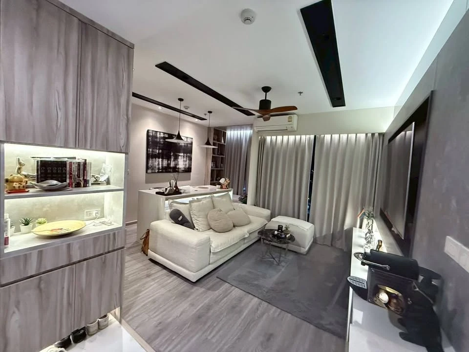 Condo for rent at Ideo Mobi Sukhumvit 66. Nicely decorated with high-quality built-in furniture. Amazing price! Book now, don't miss out!