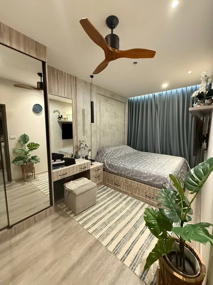 Condo for rent at Ideo Mobi Sukhumvit 66. Nicely decorated with high-quality built-in furniture. Amazing price! Book now, don't miss out!