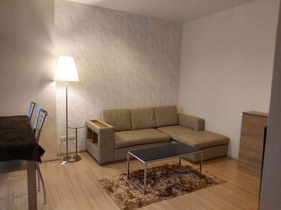 Sell RHYTHM Ratchada-Huay Kwang, spacious room, partitioned Add wallpaper to the whole room Good like this. Hurry up to reserve.