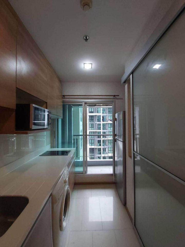 Sell RHYTHM Ratchada-Huay Kwang, spacious room, partitioned Add wallpaper to the whole room Good like this. Hurry up to reserve.