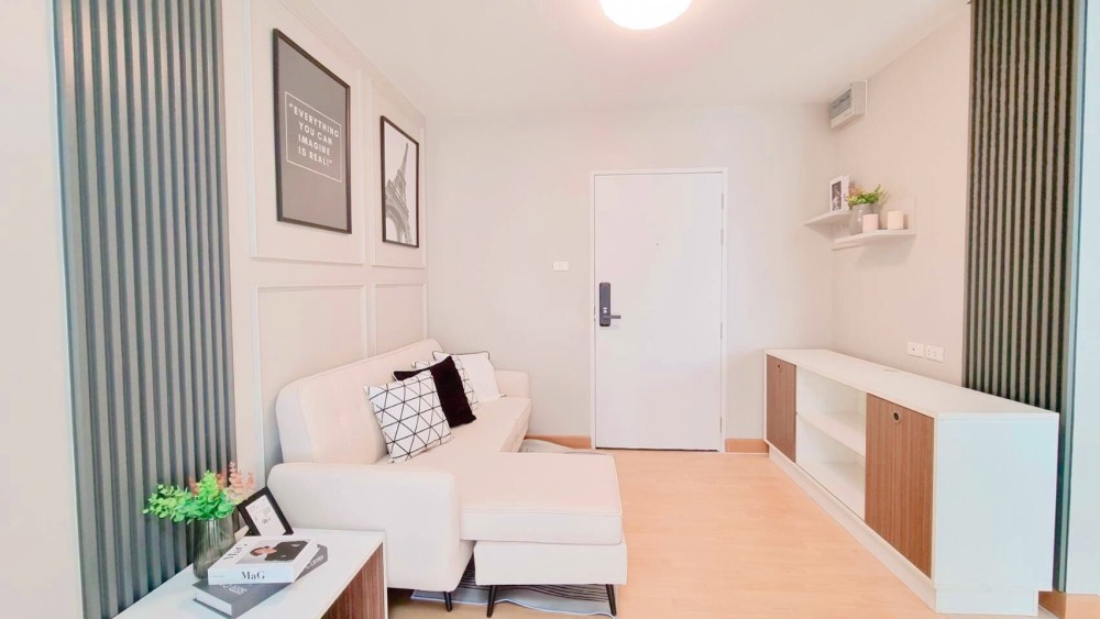 Selling SMART CONDO RAMA 2 rooms decorated warm and inviting. There is a large sofa that is very comfortable to sit on. You can't reserve it anymore.