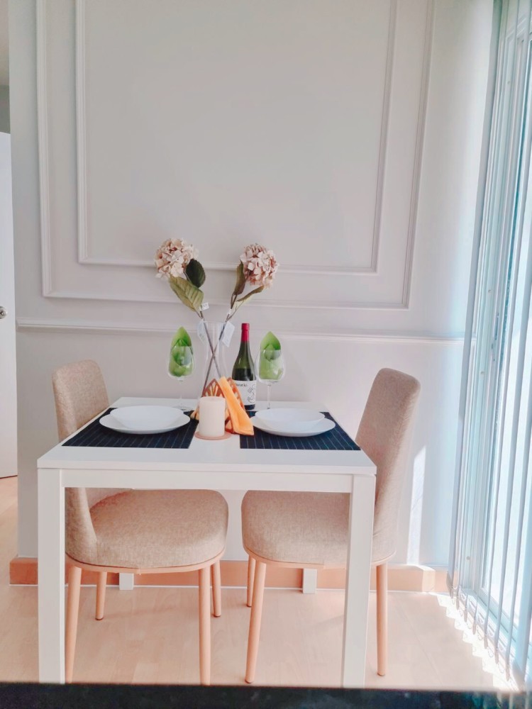Selling SMART CONDO RAMA 2 rooms decorated warm and inviting. There is a large sofa that is very comfortable to sit on. You can't reserve it anymore.