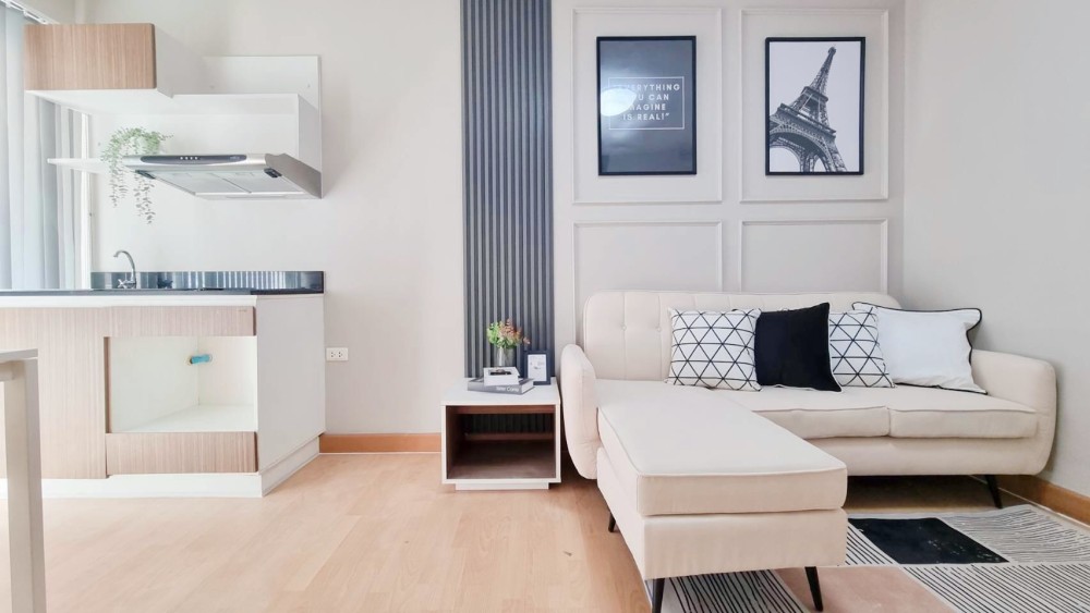 Selling SMART CONDO RAMA 2 rooms decorated warm and inviting. There is a large sofa that is very comfortable to sit on. You can't reserve it anymore.