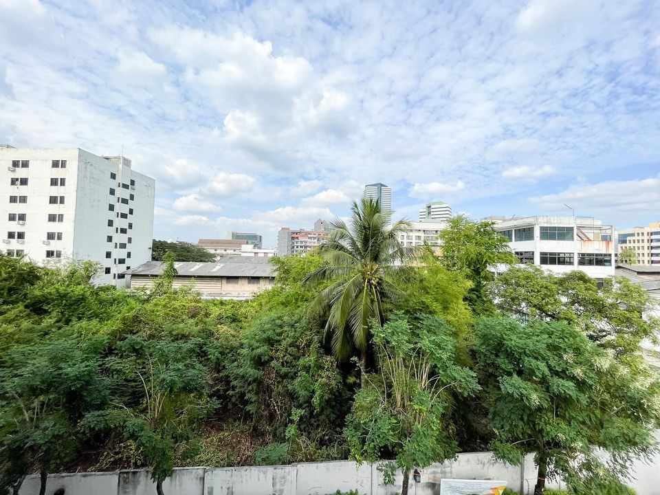 Condo for sale, A pool Bangna, Building B, 4th floor, beautifully decorated room, very inviting, straight cover, not in the eyes, hurry up and book no