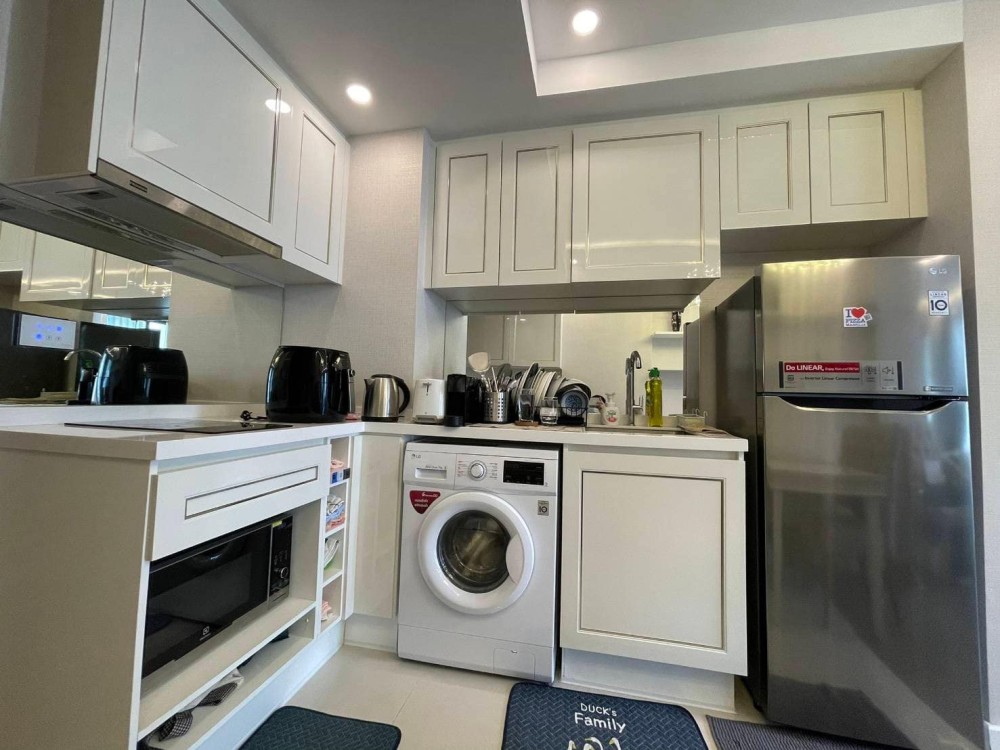Condo for sale, Amaranta Residence, pool view room, beautifully decorated in hotel style Comes with a bathtub. Book now.