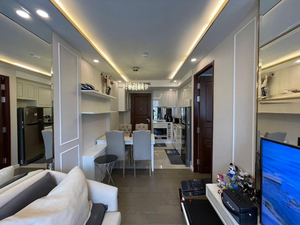 Condo for sale, Amaranta Residence, pool view room, beautifully decorated in hotel style Comes with a bathtub. Book now.