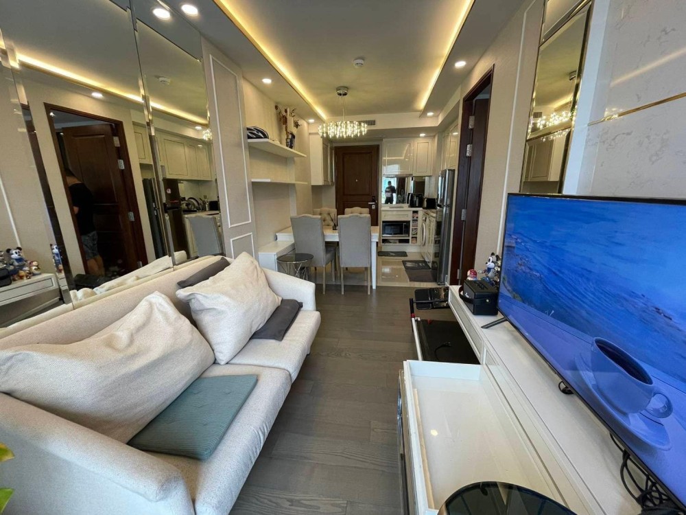 Condo for sale, Amaranta Residence, pool view room, beautifully decorated in hotel style Comes with a bathtub. Book now.