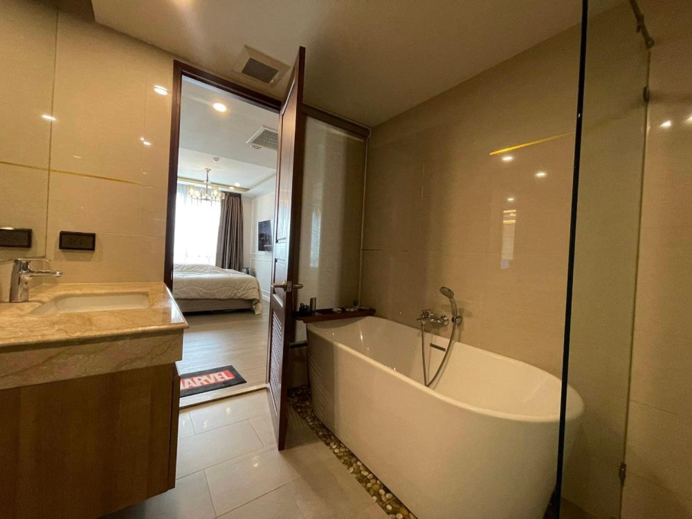 Condo for sale, Amaranta Residence, pool view room, beautifully decorated in hotel style Comes with a bathtub. Book now.