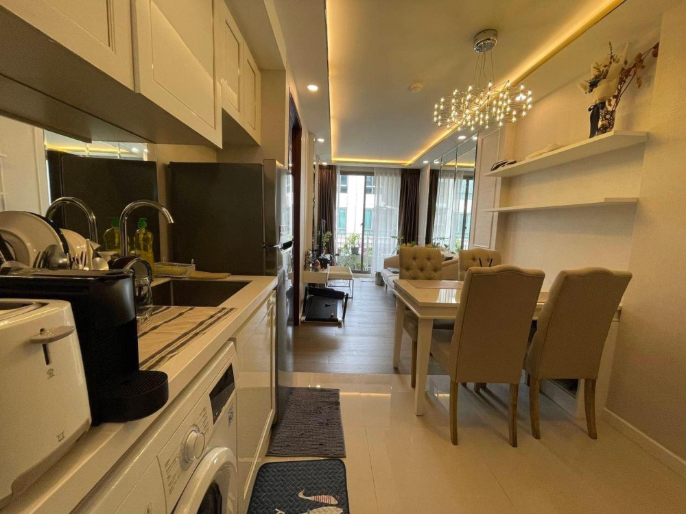 Condo for sale, Amaranta Residence, pool view room, beautifully decorated in hotel style Comes with a bathtub. Book now.