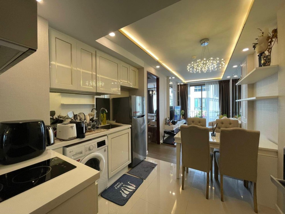 Condo for sale, Amaranta Residence, pool view room, beautifully decorated in hotel style Comes with a bathtub. Book now.