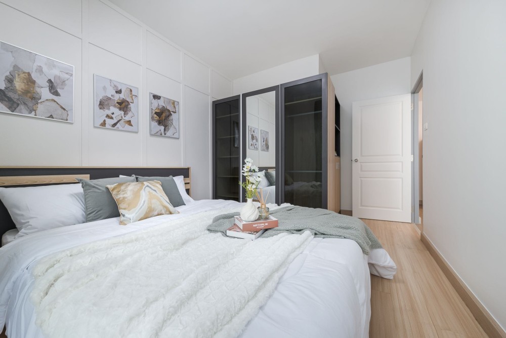 Condo for sale, City Room Ratchada - Suthisan, elegantly decorated room The atmosphere is airy and inviting. Book now.