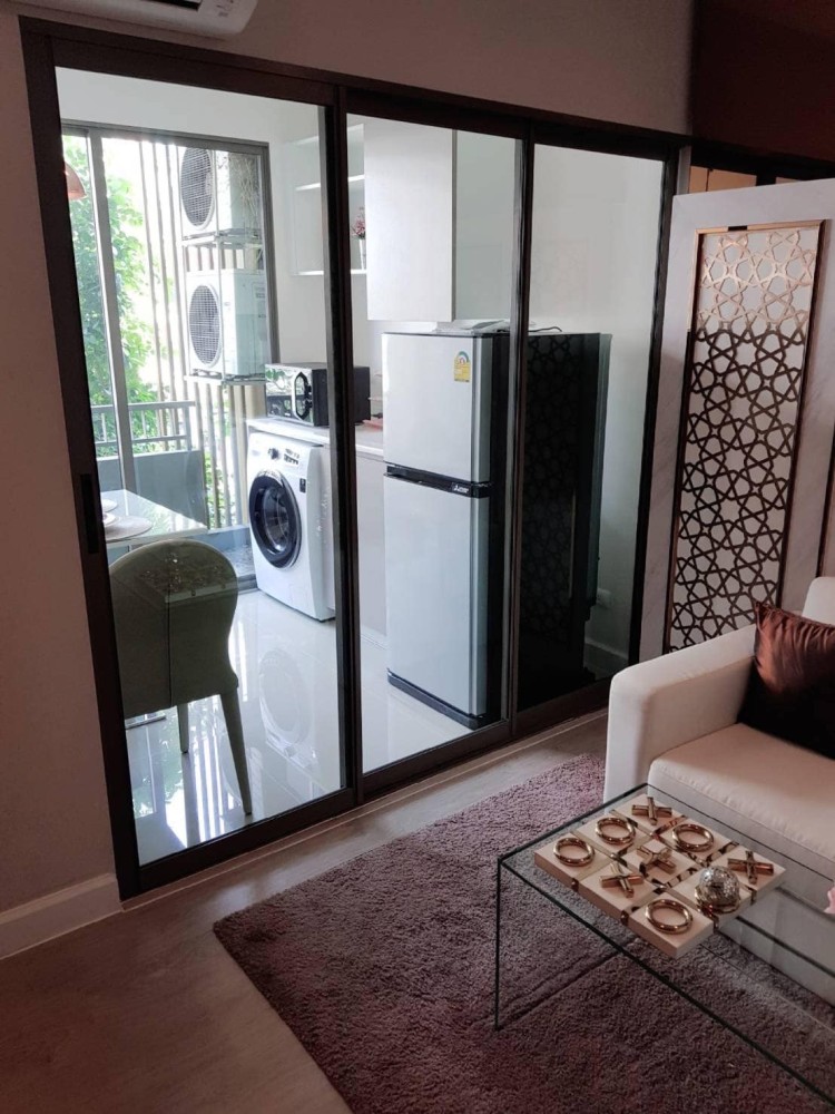 Condo for sale, Metro Luxe Ratchada, beautifully decorated room, looks good, very stylish, built-in walls, cool, don't miss it, book now.