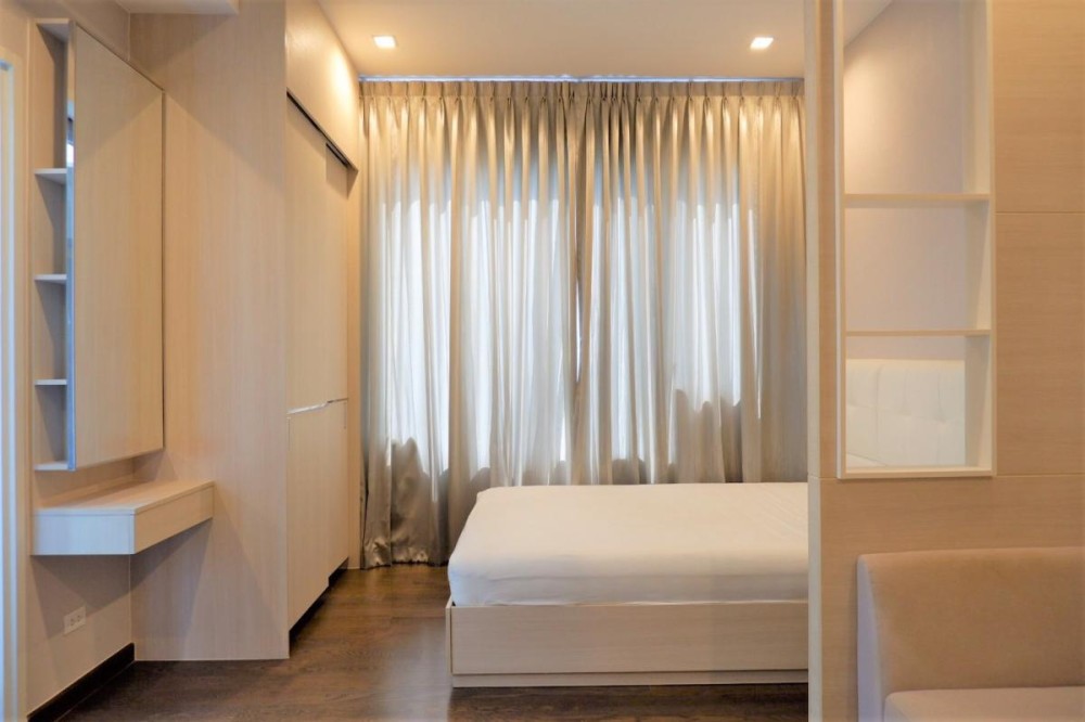 Condo for sale, Q Asoke, south balcony pool view Fully furnished. Don't wait. Hurry up. images