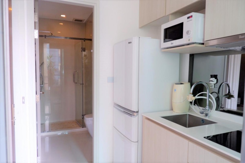 Condo for sale, Q Asoke, south balcony pool view Fully furnished. Don't wait. Hurry up.