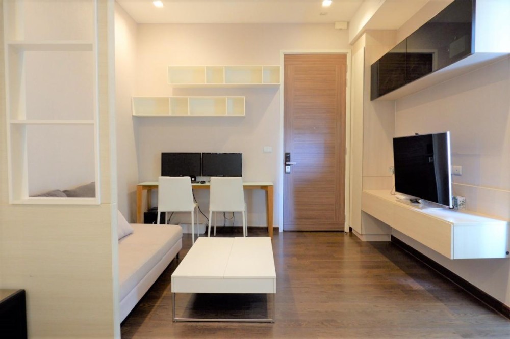 Condo for sale, Q Asoke, south balcony pool view Fully furnished. Don't wait. Hurry up.