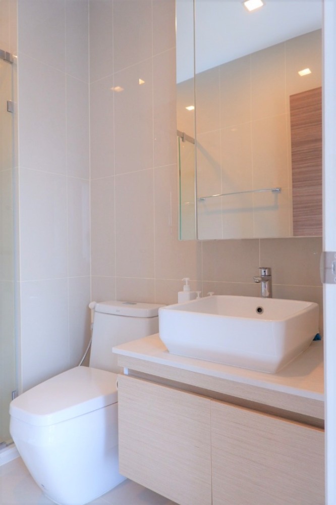 Condo for sale, Q Asoke, south balcony pool view Fully furnished. Don't wait. Hurry up.
