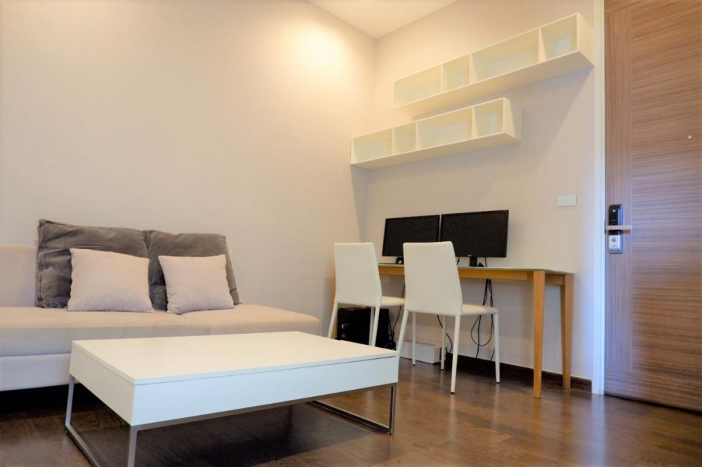Condo for sale, Q Asoke, south balcony pool view Fully furnished. Don't wait. Hurry up.