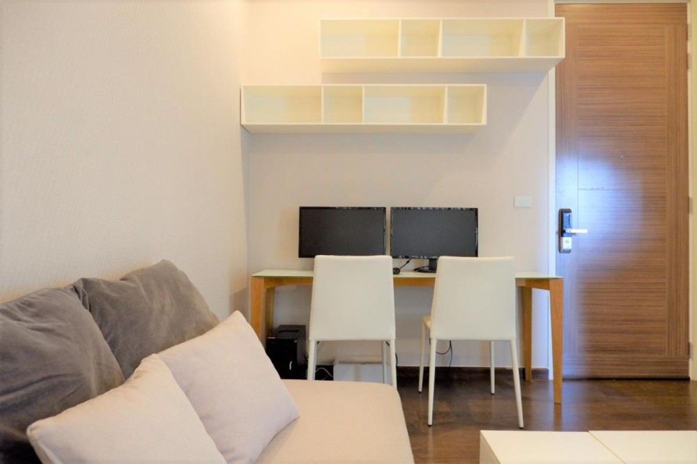 Condo for sale, Q Asoke, south balcony pool view Fully furnished. Don't wait. Hurry up.