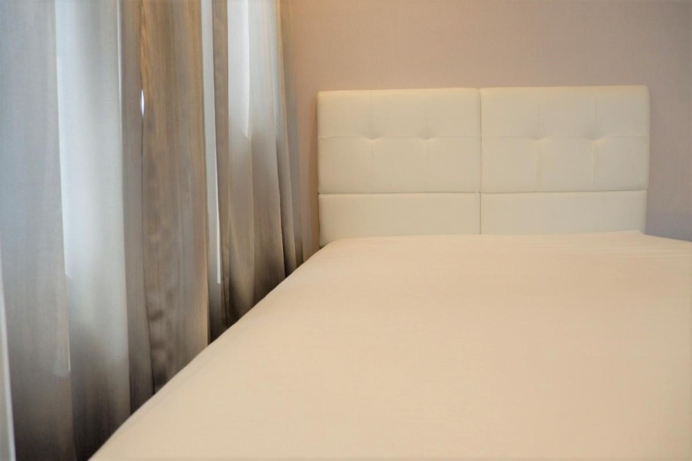 Condo for sale, Q Asoke, south balcony pool view Fully furnished. Don't wait. Hurry up.