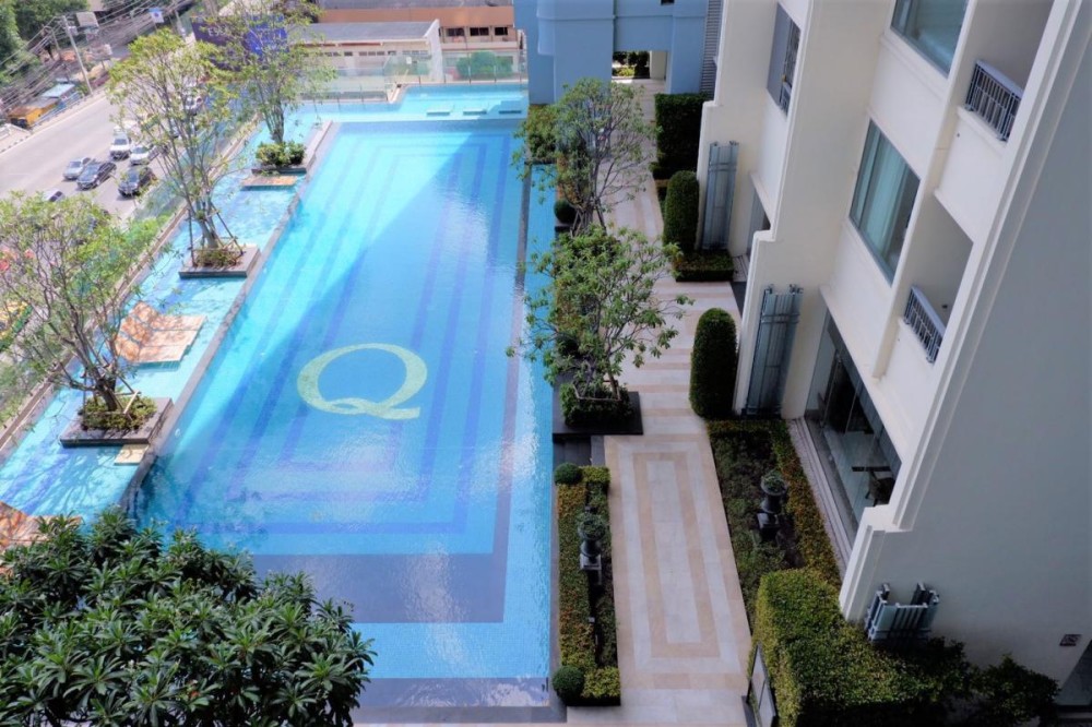 Condo for sale, Q Asoke, south balcony pool view Fully furnished. Don't wait. Hurry up.