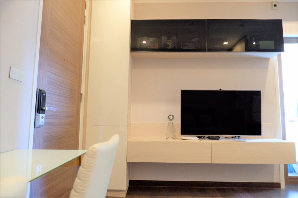 Condo for sale, Q Asoke, south balcony pool view Fully furnished. Don't wait. Hurry up.