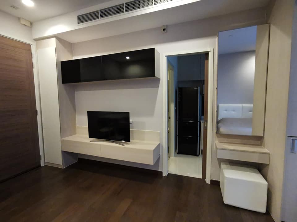 Condo for sale, Q Asoke Studio, 1 bath, high floor, fully furnished. Ready to move in, convenient transportation, urgent!!