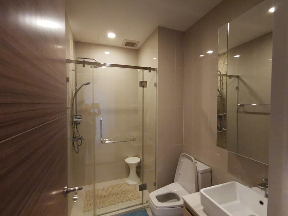 Condo for sale, Q Asoke Studio, 1 bath, high floor, fully furnished. Ready to move in, convenient transportation, urgent!!