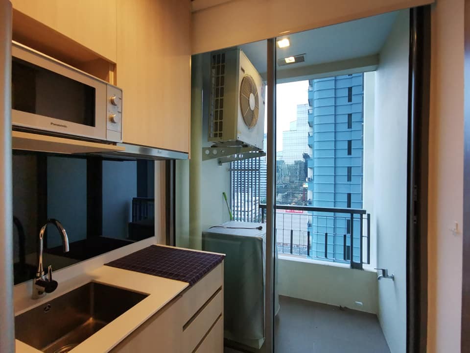 Condo for sale, Q Asoke Studio, 1 bath, high floor, fully furnished. Ready to move in, convenient transportation, urgent!!