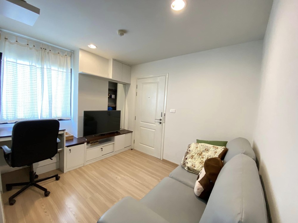 Condo for sale B. Loft Sukhumvit 109 is a corner room, the wall is not connected to other rooms at all. At the front. Hurry up to reserve!!