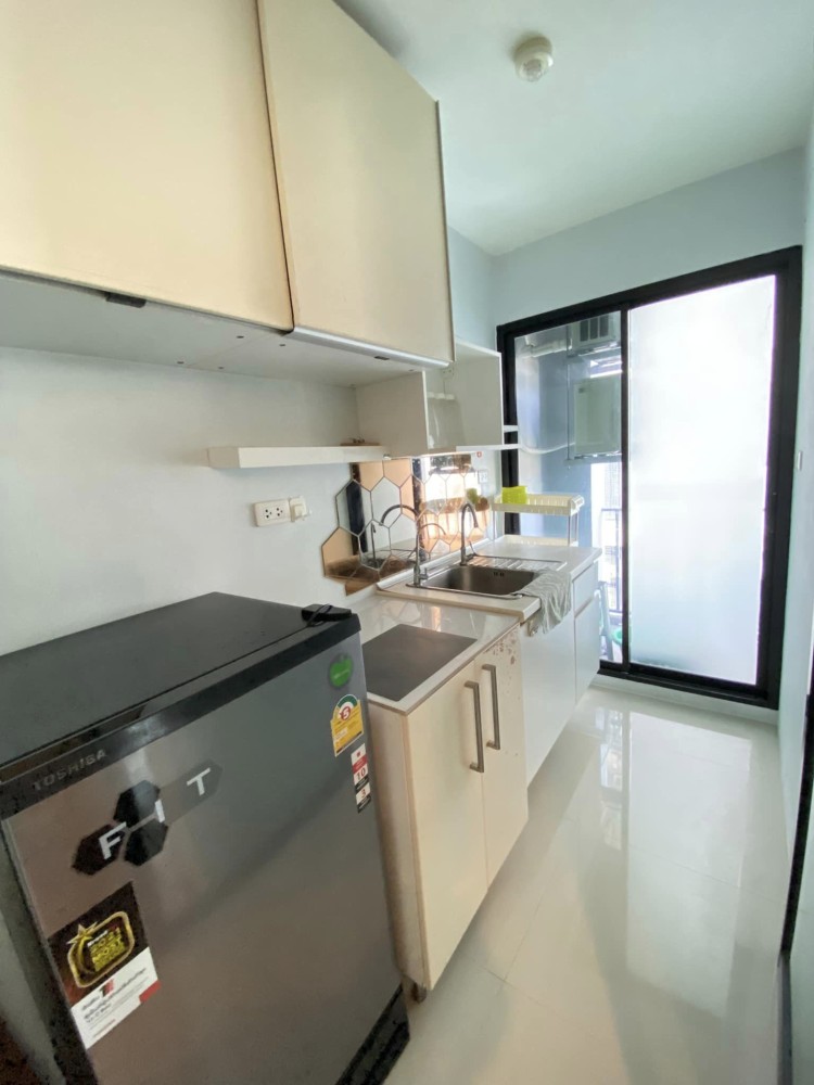 Condo for sale B. Loft Sukhumvit 109 is a corner room, the wall is not connected to other rooms at all. At the front. Hurry up to reserve!!