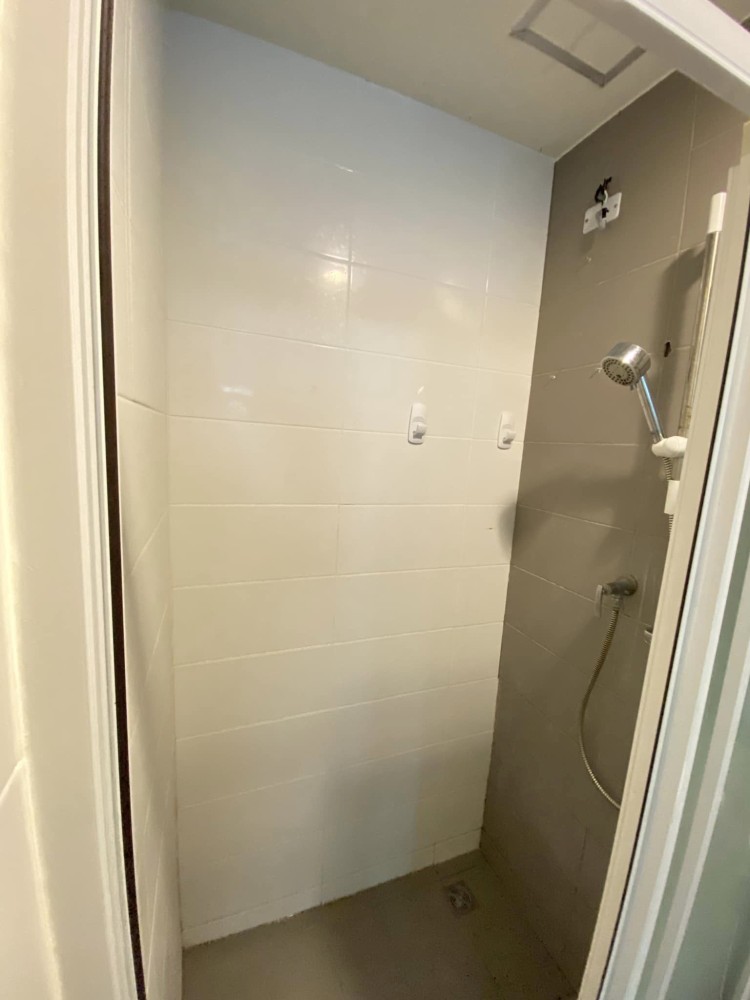 Condo for sale B. Loft Sukhumvit 109 is a corner room, the wall is not connected to other rooms at all. At the front. Hurry up to reserve!!
