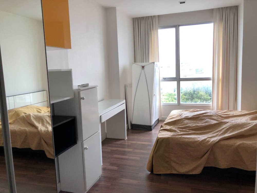 Condo for sale, The Room Sathorn-Taksin, same floor with garden and swimming pool, very convenient, hurry to book!!