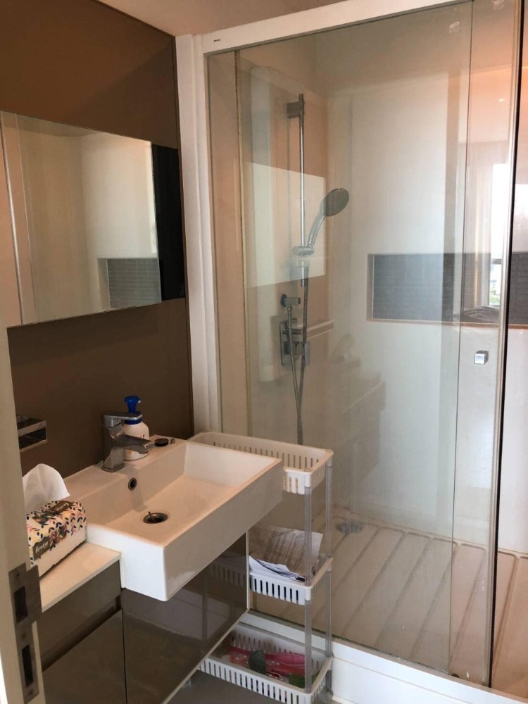 Condo for sale, The Room Sathorn-Taksin, same floor with garden and swimming pool, very convenient, hurry to book!!