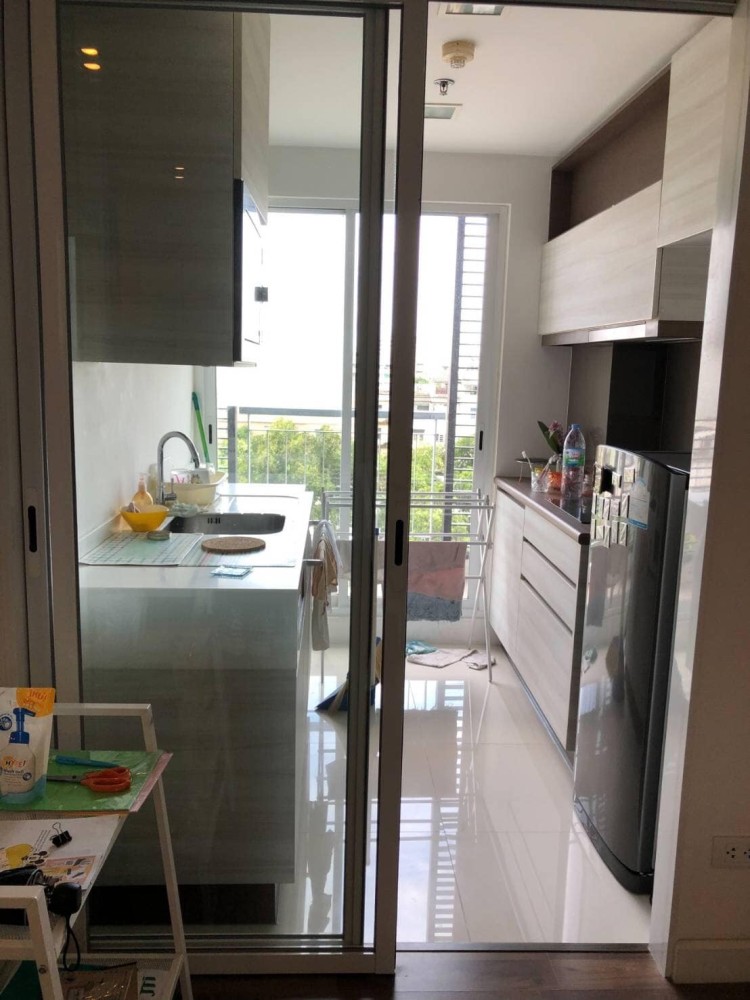 Condo for sale, The Room Sathorn-Taksin, same floor with garden and swimming pool, very convenient, hurry to book!!