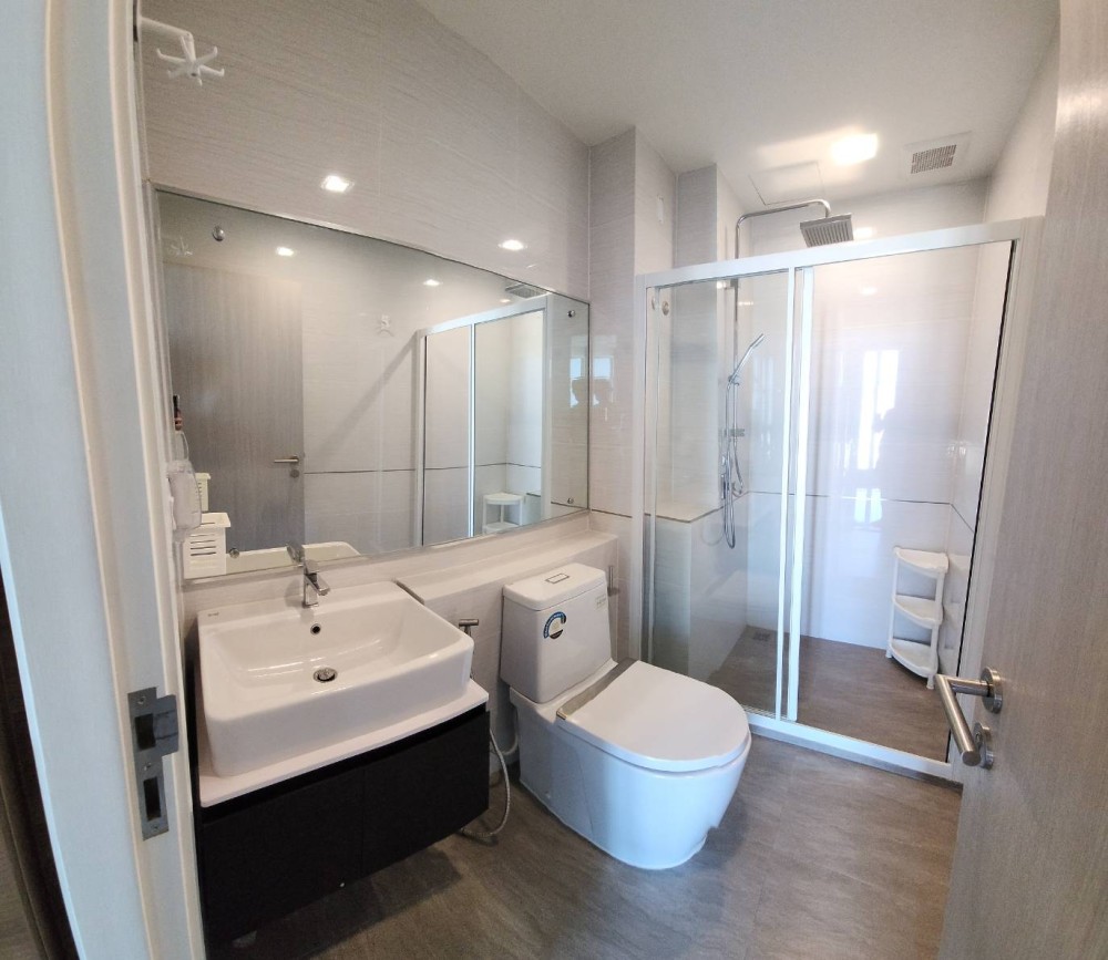 Condo for sale, The Metropolis, high floor, good view, ready to move in, convenient to travel, hurry up and book before it's all gone!