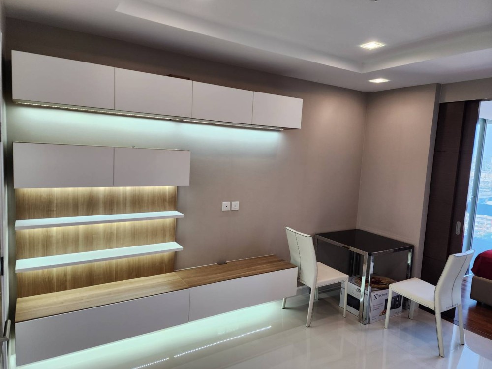 Condo for sale, The Metropolis, high floor, good view, ready to move in, convenient to travel, hurry up and book before it's all gone!