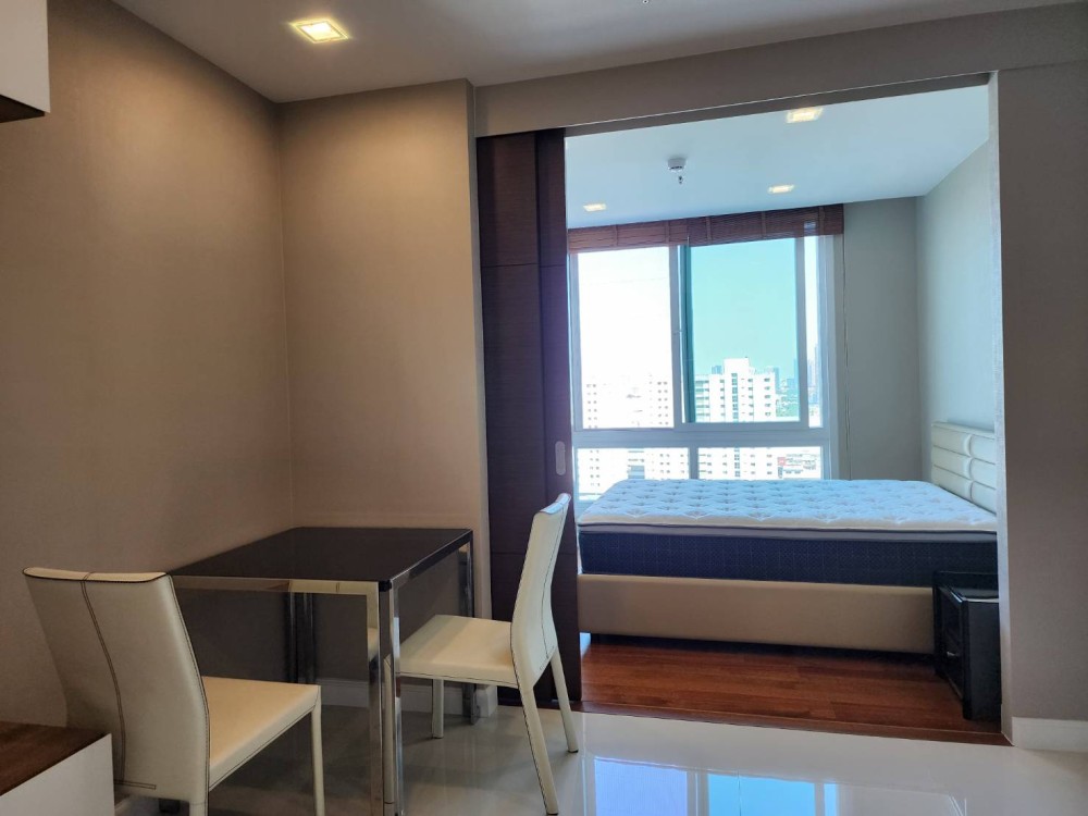 Condo for sale, The Metropolis, high floor, good view, ready to move in, convenient to travel, hurry up and book before it's all gone!