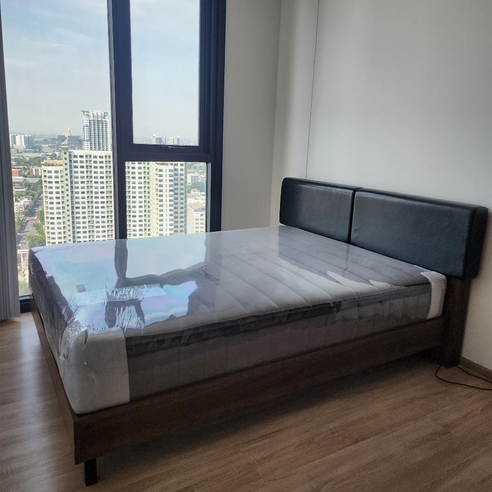Condo for sale, The Line Phahon-Pradiphat, corner room is a wide room, allowing good light. You can't miss it!! images