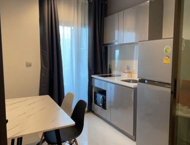 Condo for sale, Life Asoke, beautiful view, top floor, decorated room, can't miss it, hurry up