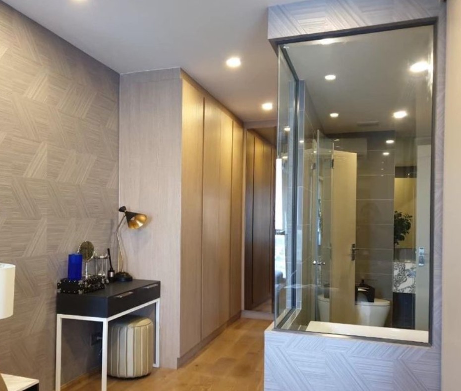 For Sale Q Chidlom-Phetchaburi well decorated room Install wallpaper in the whole room, the view is not locked, hurry up to reserve before it's out of