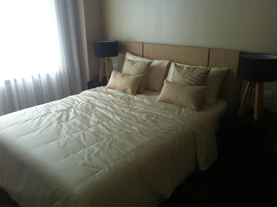 Circle Condominium for sale, fully furnished, complete with electrical appliances, ready to move in, convenient to travel