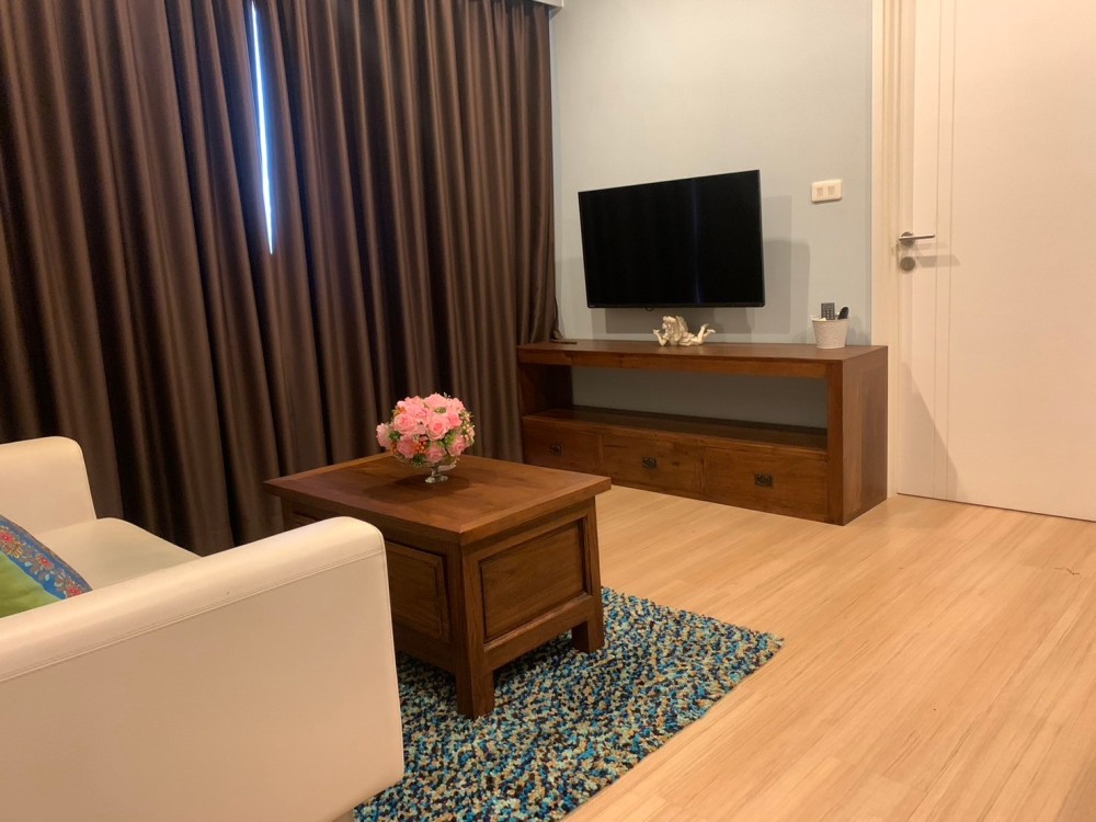 Selling The Base Chaengwattana, all furniture in the room with complete set of electrical appliances can move in immediately