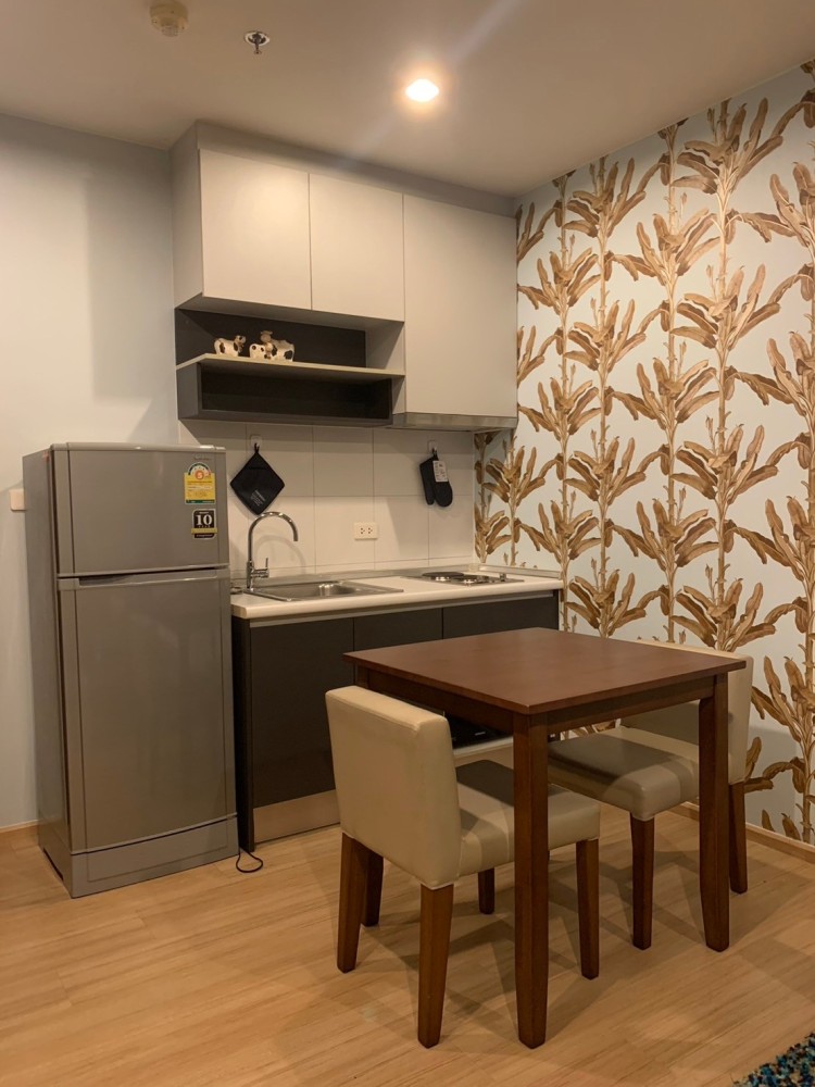 Selling The Base Chaengwattana, all furniture in the room with complete set of electrical appliances can move in immediately