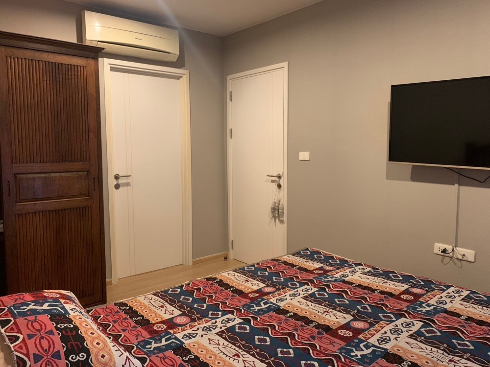 Selling The Base Chaengwattana, all furniture in the room with complete set of electrical appliances can move in immediately