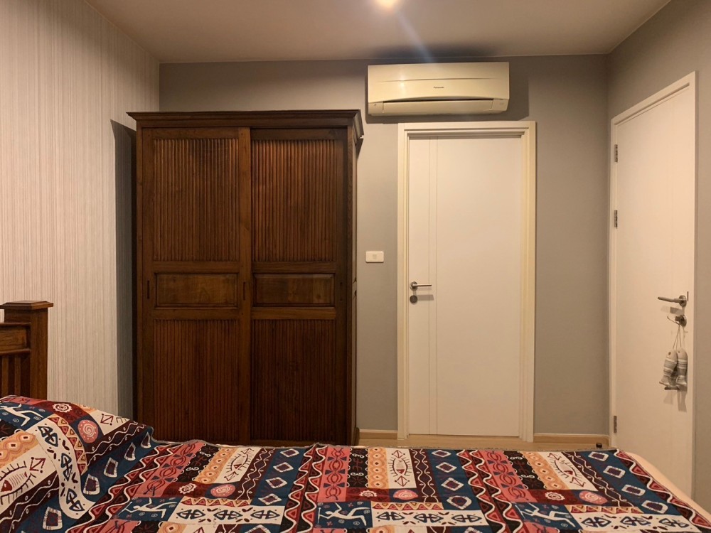 Selling The Base Chaengwattana, all furniture in the room with complete set of electrical appliances can move in immediately