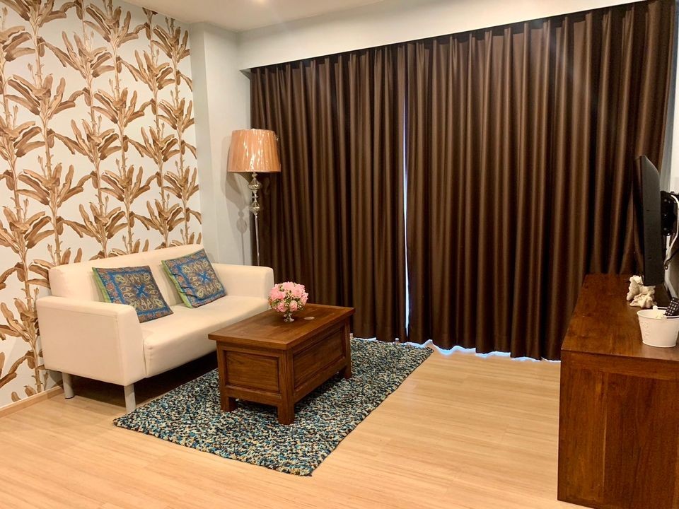 Selling The Base Chaengwattana, all furniture in the room with complete set of electrical appliances can move in immediately
