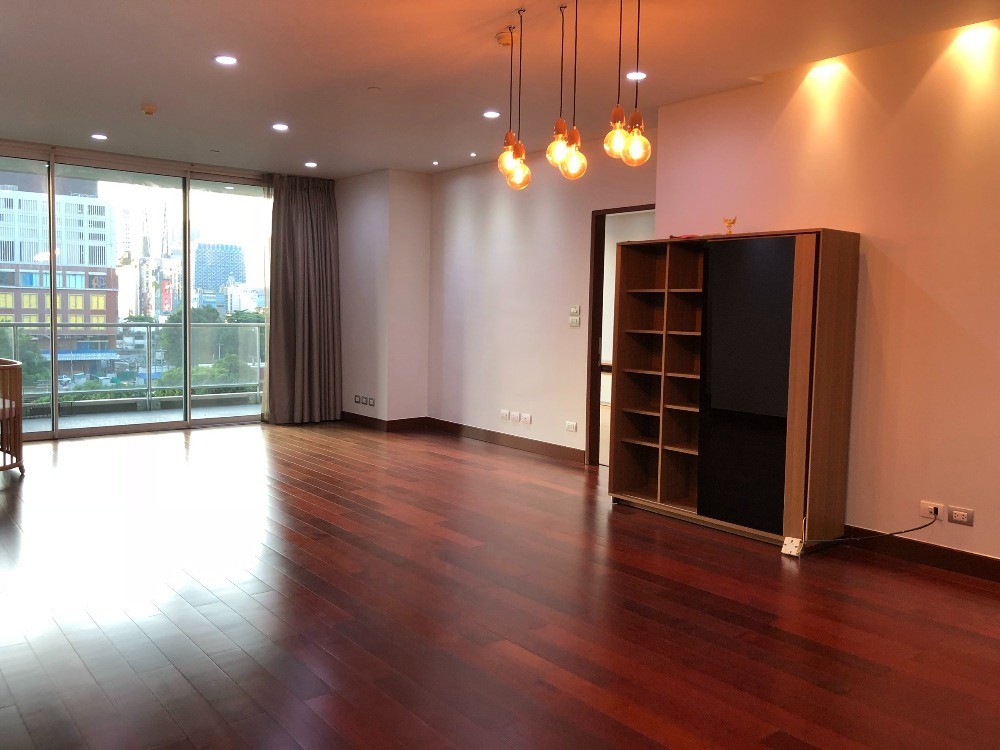 Condo for sale, rent, The Park Chidlom, 2 bedrooms, 2 bathrooms, 4th floor, very nice, can't miss it!!