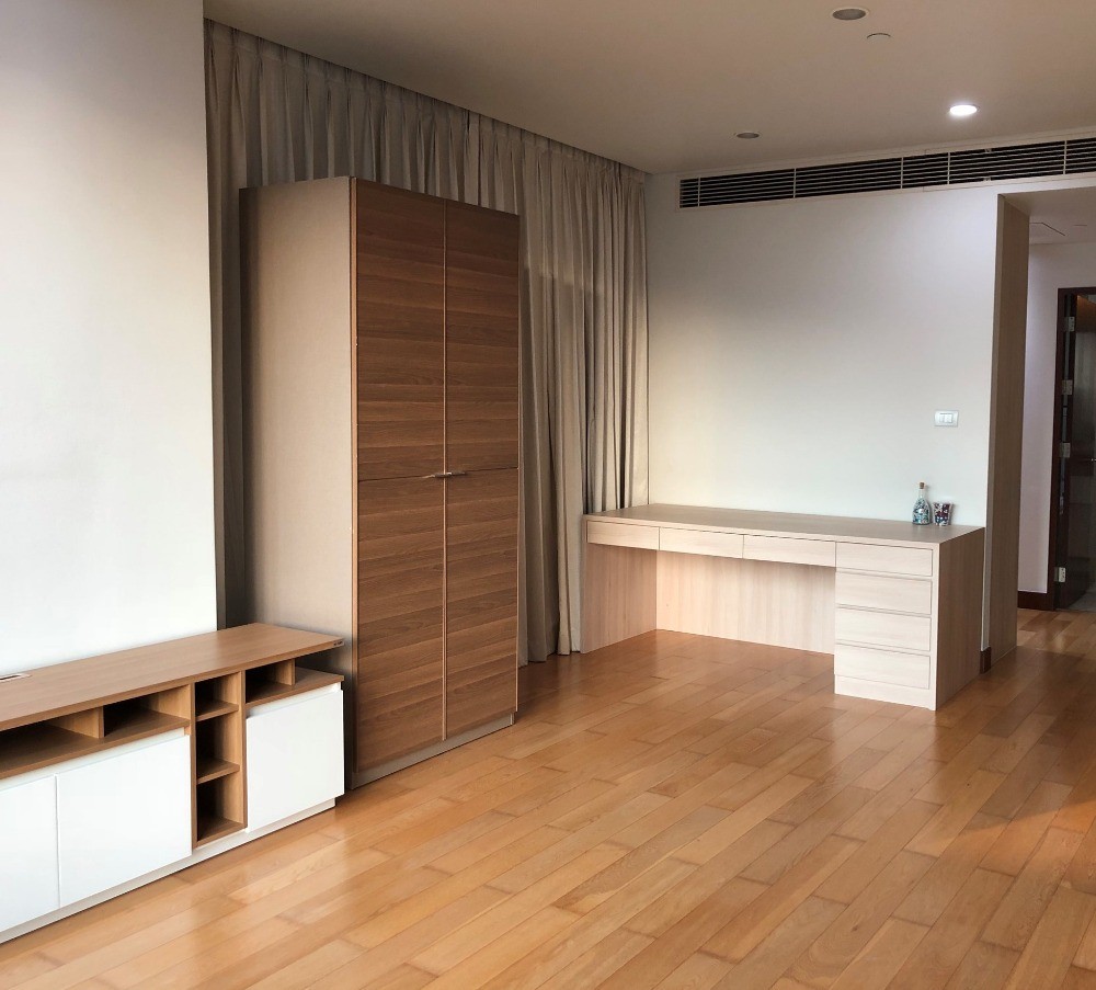Condo for sale, rent, The Park Chidlom, 2 bedrooms, 2 bathrooms, 4th floor, very nice, can't miss it!!