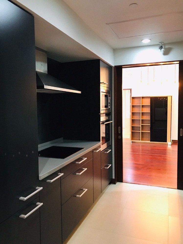Condo for sale, rent, The Park Chidlom, 2 bedrooms, 2 bathrooms, 4th floor, very nice, can't miss it!!